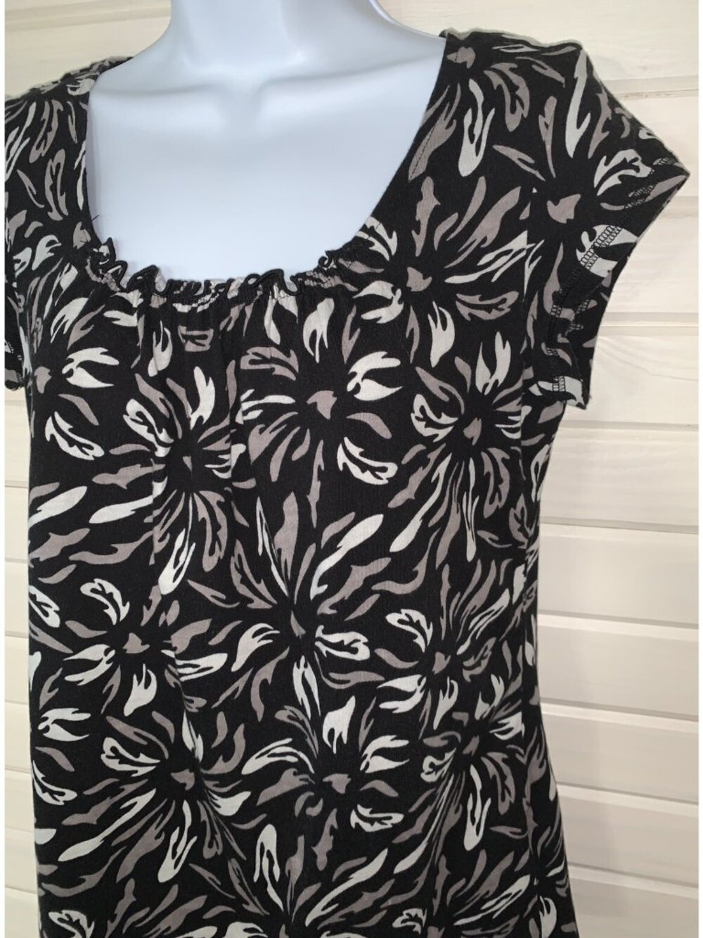 Tommy Hilfiger Sz SMALL Abstract Floral Knit Blouse Shirt Top Casual Black EUC